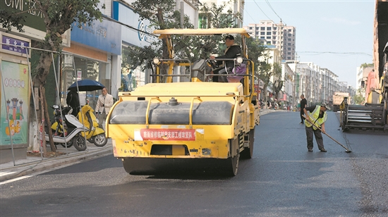 道路改造施工現場。.jpg
