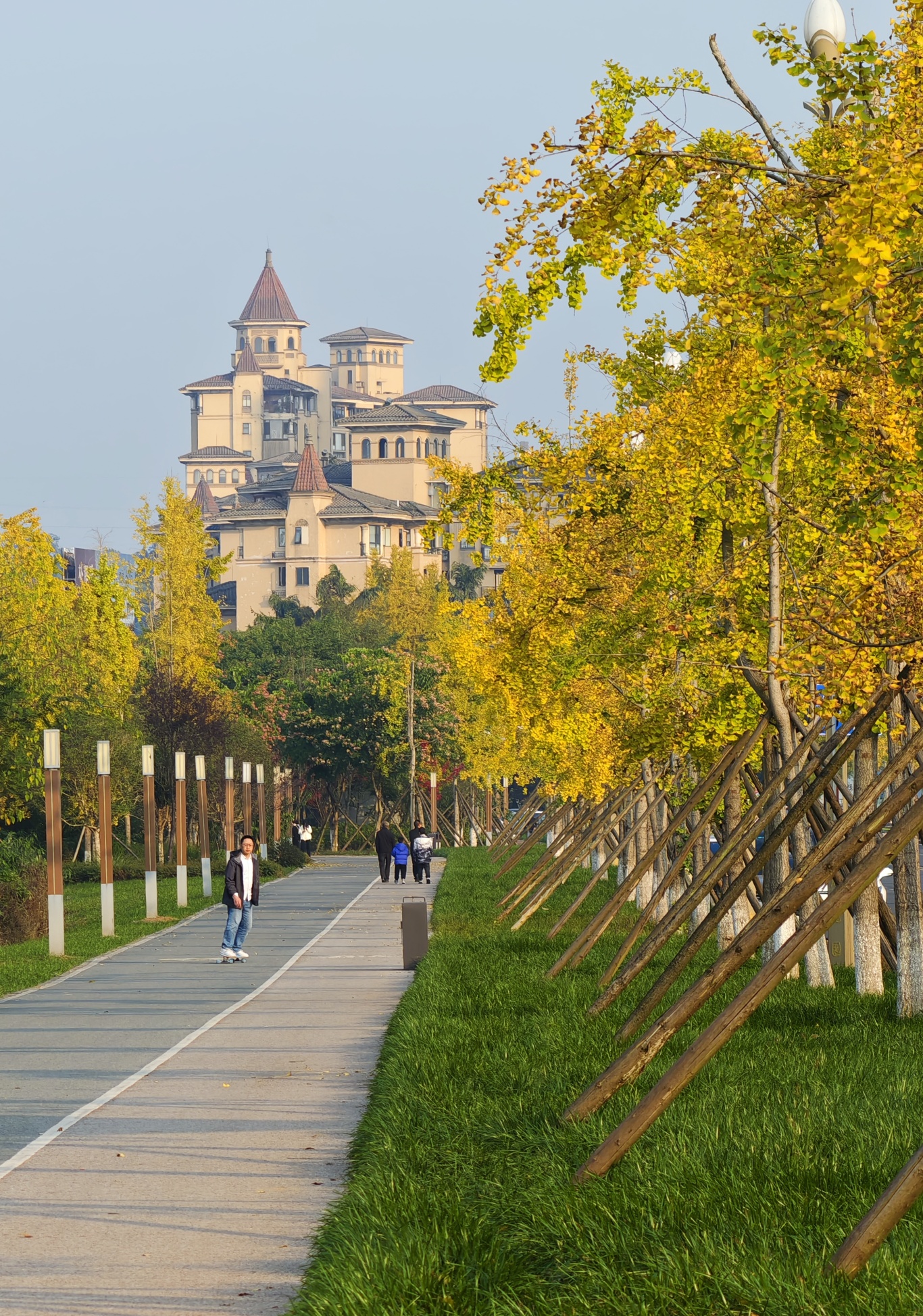 一路皆是景。 張銳紅 攝于洪雅縣城區.jpg