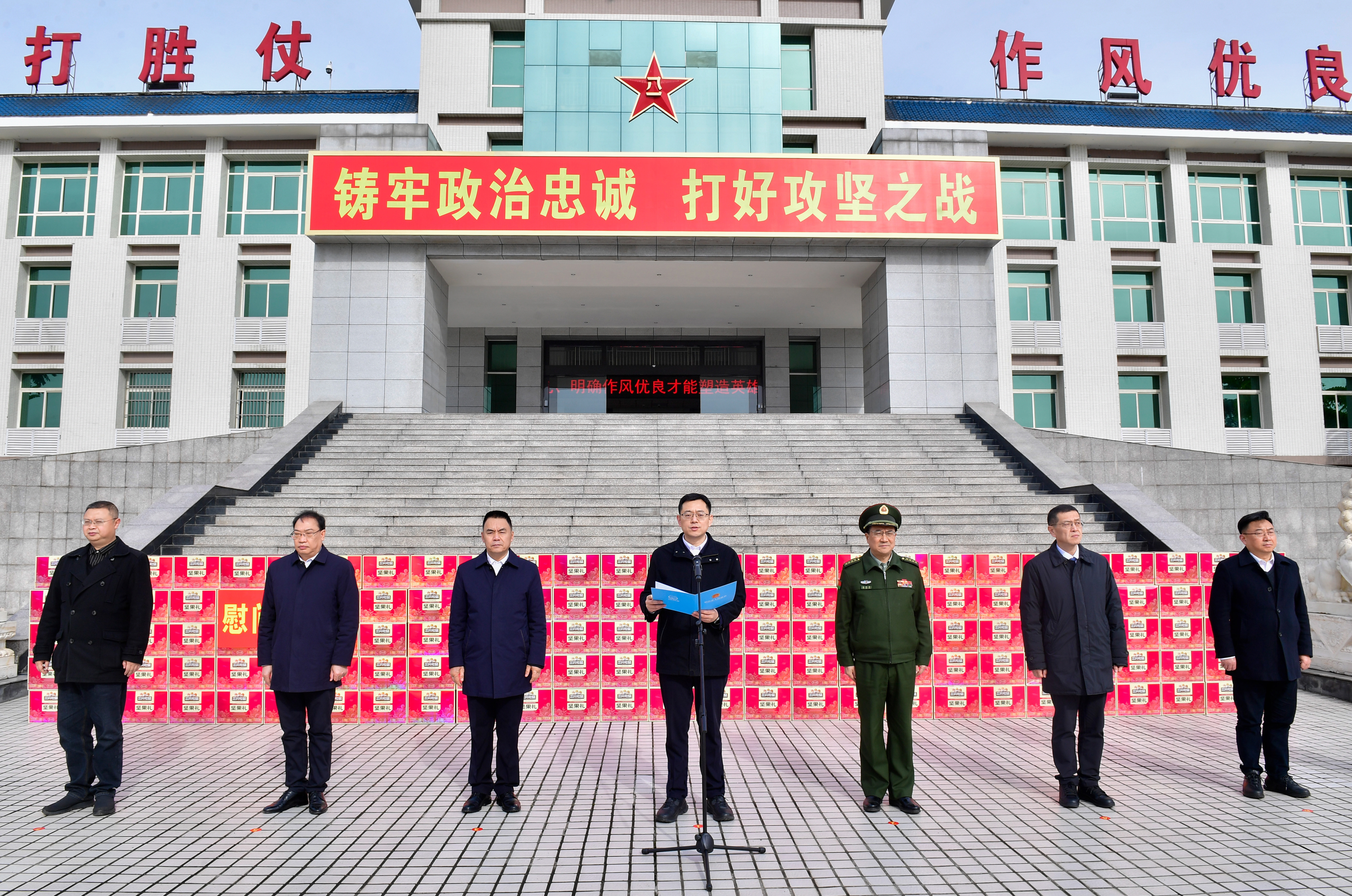 王斌達y傭兵慰問圖.jpg