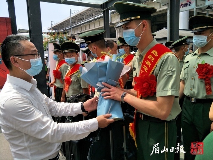 洪雅縣：迎接退役軍人光榮返鄉 保障服務暖人心