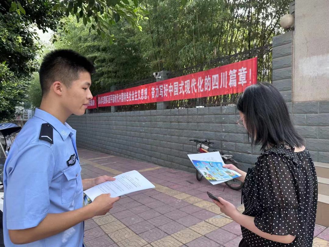 四川司法警官職業學院實習生在仁壽法院從事輔助工作。.jpg