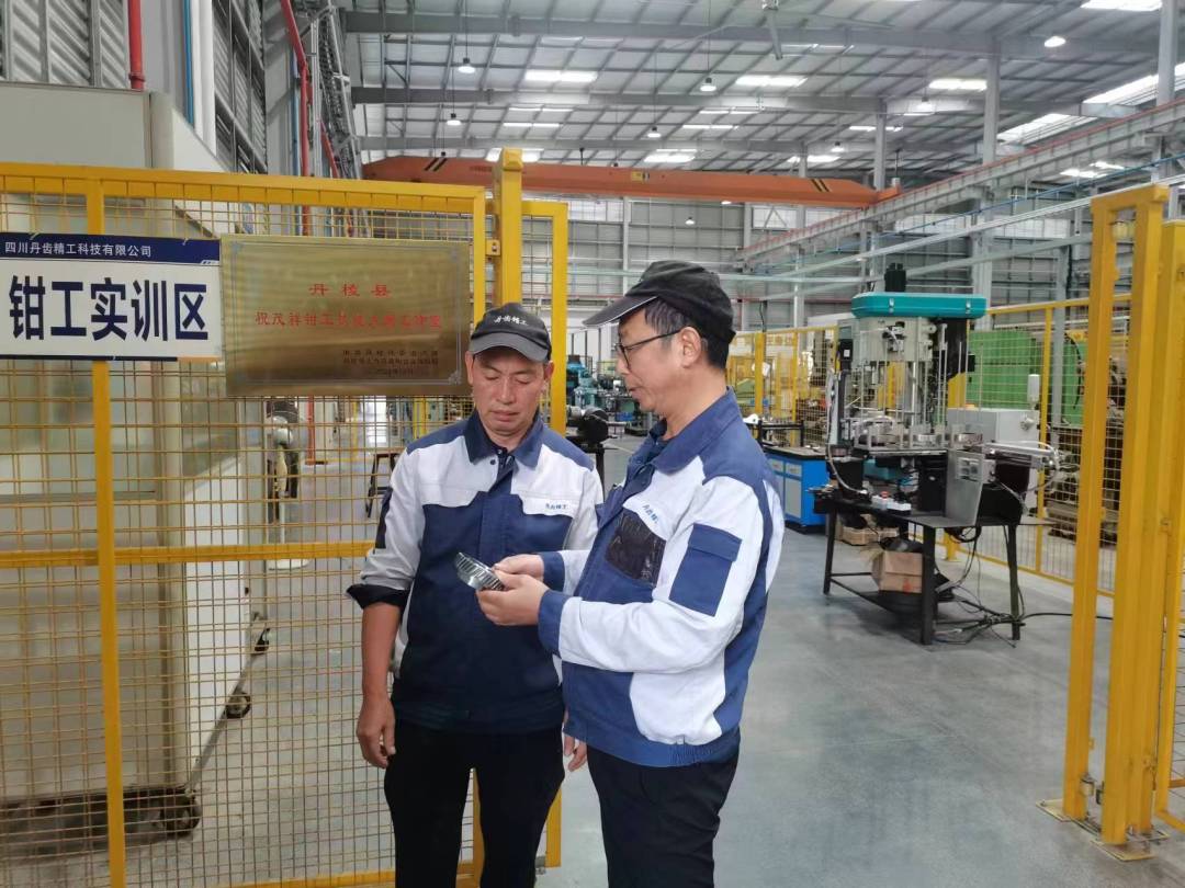  在丹棱，以丹齒精工為代表的機械企業聚集了一大批機械制造人才隊伍。