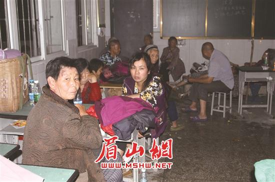被安置的群眾。.jpg