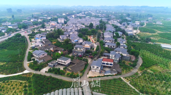 航拍丹棱縣齊樂鎮(zhèn)獅子社區(qū)。