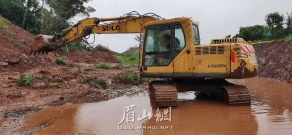 省道104線丹名路丹棱段項目清淤排障。