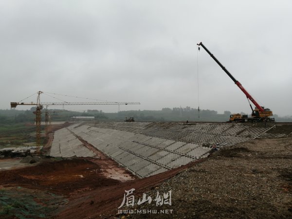 穆家溝水庫加緊建設(shè)中。