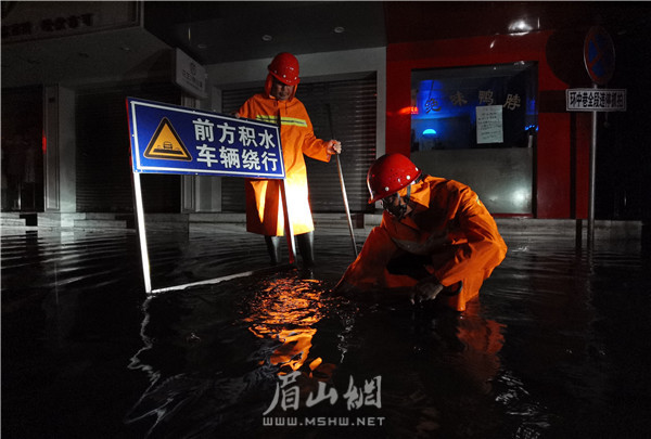 汛期清障。.jpg