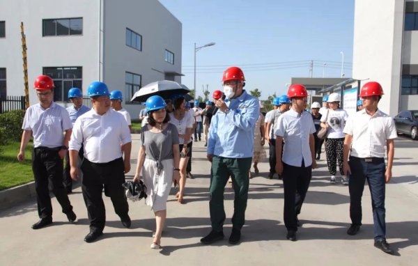 現(xiàn)場走訪調(diào)研，為園區(qū)企業(yè)服好務(wù)。