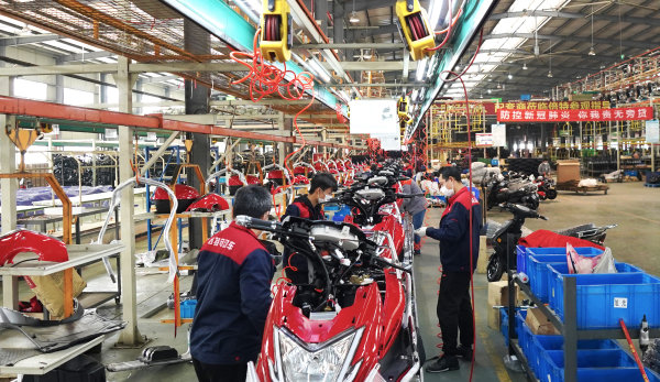 企業(yè)“扶貧車間”生產(chǎn)忙。.jpg