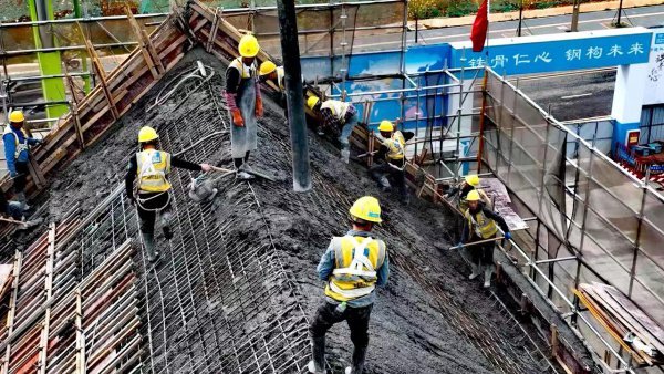  當好“店小二”，助推項目建設。