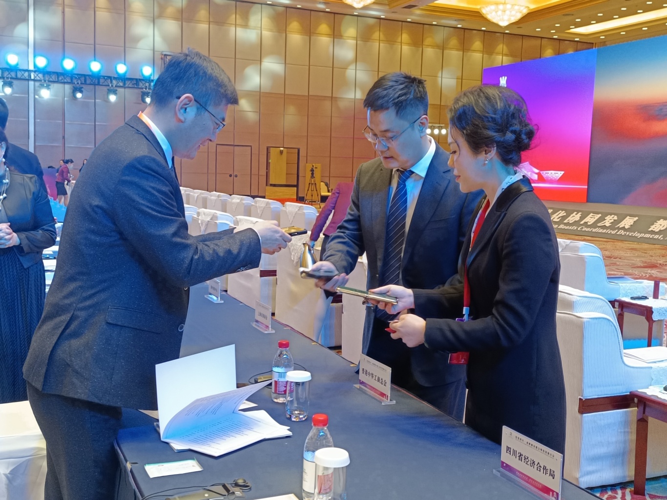 全市經合系統干部外出招商。.jpg
