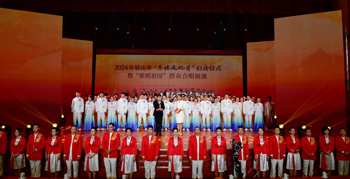 合唱《我和我的祖國》。眉山日報全媒體記者 廖波 攝.jpg