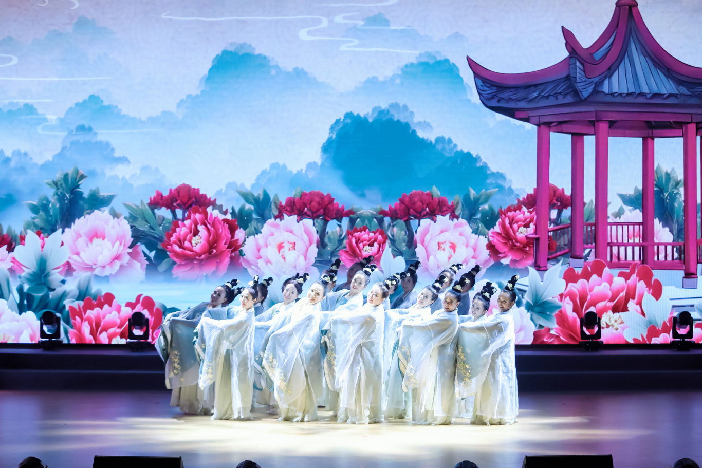 “我們都是追夢人”全民藝術(shù)普及匯報(bào)展演-(1).jpg