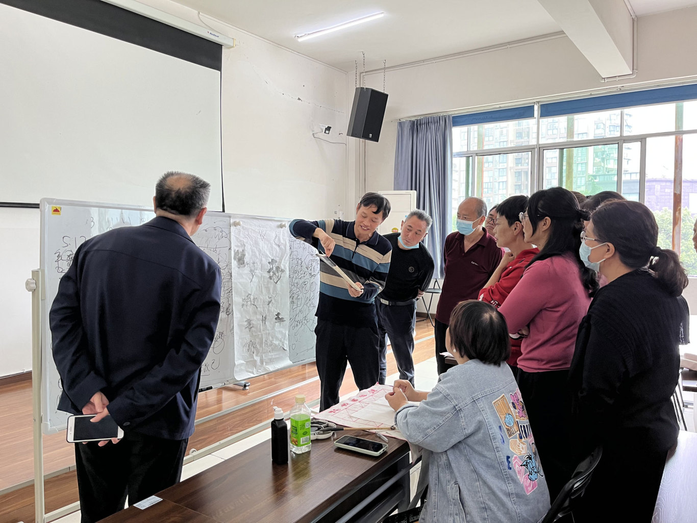 全民藝術(shù)普及培訓(xùn)，開展國畫班.jpg